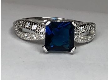 Fabulous 925 / Sterling Silver Ring With Sapphire And Sparkling White Zircons - Very Pretty Ring - Brand New !