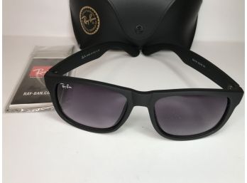 Fantastic Brand New RAY BAN Justin Model Matte Black Sunglasses With Plum / Black Lenses - With Case - Nice !