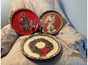Holiday Cheer Lot - Including Two Wine Glasses And Three Festive Serving Trays