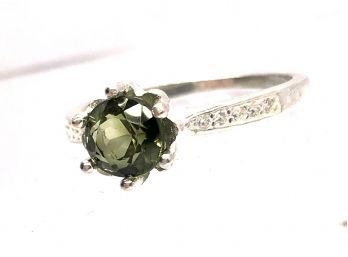 Silvertone Ladies Ring W/ Solitare Green Stone - Size 6