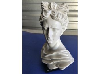 5 LB 6 Oz, Alabaster Marble Sculpture , Made In Italy,10 1/2 Inches Tall By 8 1/4 Inches Wide