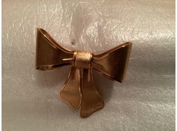 Vintage Avon (1980) Brushed Ribbed Gold Tone Bow Pin/Pendant