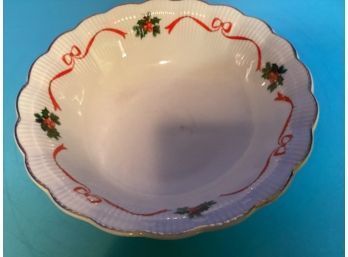 Vintage Round Holiday Serving Bowl (10 Inches In Diameter)