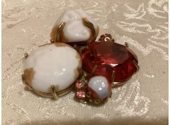Vintage Gold Tone Pronged White And Red Stone Pin With Small Aurora Borealis Sones