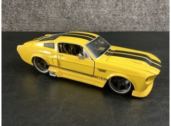 Maistro Yellow 1968 Ford Mustang Diecast Car (scale 1:24)
