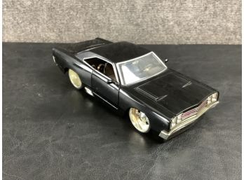 Jada Toys Black 1969 Plymouth Hemi Road Runner Diecast Car