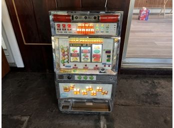 Vintage Dekanana Slot Machine, Powers On And Works