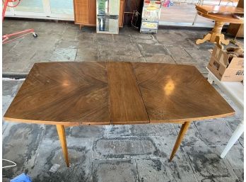 Mid Century Dining Table, Unmarked, Probably American Of Martinsville