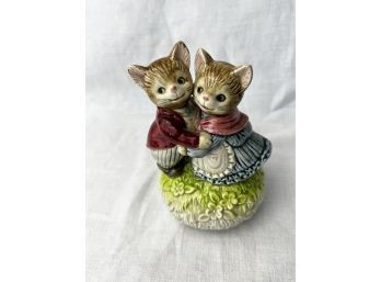 Vintage Otagiri Porcelain Dancing Cats Musical Figurine, Plays Memories