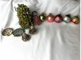 Vintage Christmas Ornaments & Decorations