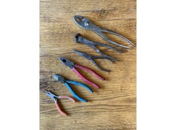 6 Assorted Pliers