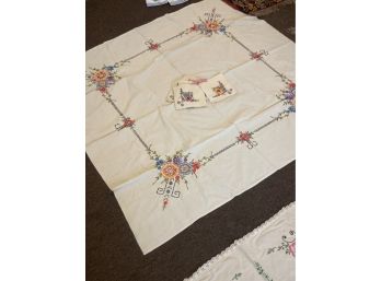 Embroidered Table Cloth , 4 Napkins