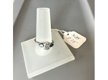 Superb STERLING RING With A  Cocktail Look With 2 Dark Stones On Either Side Of Center