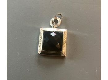 PENDANT WITH DEEP BLUE STONE