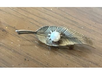 Silver Tone Leaf PIn With Pearl