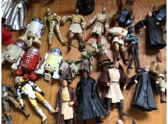 Star Wars Action Figures Over 100 Skywalker Yoda Darth Vadar More