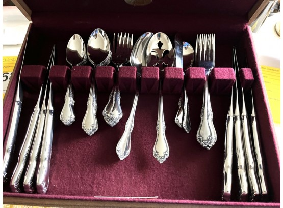 William Rogers Oneida Flatware Setting For 8 Plus 4 Piece Hostess Serving In Wood Box