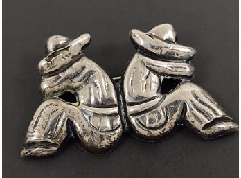 VINTAGE MEXICAN STERLING SILVER SLEEPING MEXICAN MEN WITH SOMBREROS BROOCH