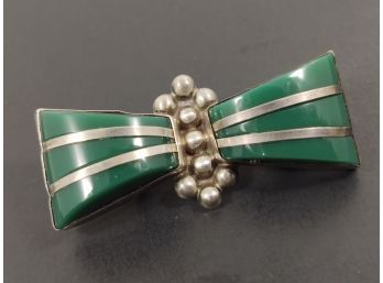 VINTAGE MEXICAN STERLING SILVER GREEN ONYX BOWTIE BROOCH