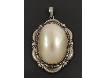 VINTAGE SOUTHWESTERN 800 SILVER MOTHER OF PEARL PENDANT