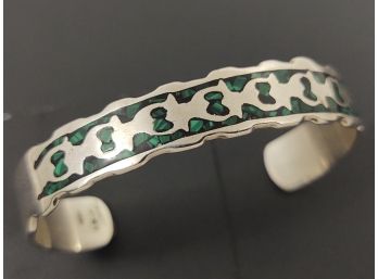VINTAGE MEXICAN STERLIN GILVER CRUSHED MALACHITE INLAY CUFF BRACELET