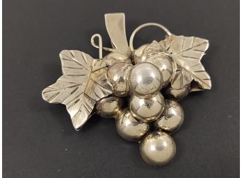 VINTAGE MEXICAN STERLING SILVER GRAPE CLUSTER BROOCH / PENDANT