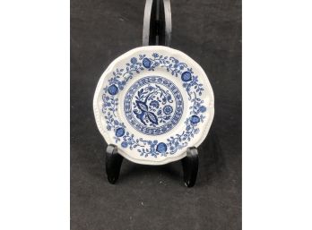 KENSINGTON BLUE AND WHITE HAND CRAFTED DISH
