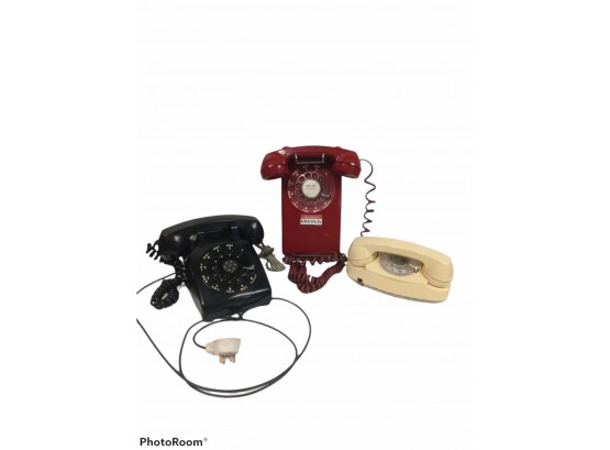 ROTARY TELEPHONE LOT: BELL SOUTH 554 RED WALL PHONE, 1983 NEW ENGLAND PRINCESS PHONE, & BLACK W/E 500 PHONE