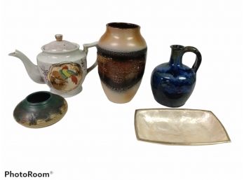 MIXED LOT OF STUDIO POTERY, & A HAND PAINTED TEA POT AS WELL AS A MOTHER OF PEARL BOWL