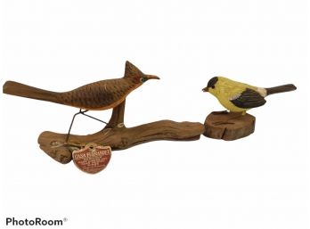 VINTAGE PAIR OF HAND CARVED BIRDS ARTIST: CASA FERNANDEZ ROAD RUNNER ON DRIFT WOOD, & A UNSIGNED GOLD FINCH