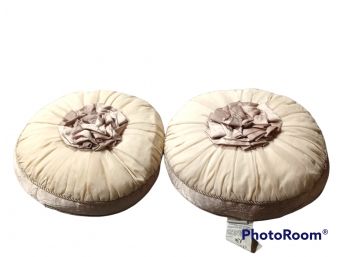 PAIR OF VICTORIAN STYLE ACCENT PILLOWS