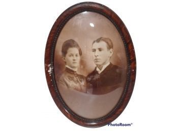 ANTIQUE CONVEX GLASS FRAMED VICTORIAN PHOTOGRAPH HUSBAND & WIFE