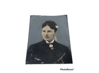ANTIQUE HAND PAINTED TIN TYPE PHOTOGRAPH PORTRAIT OF A WOMAN