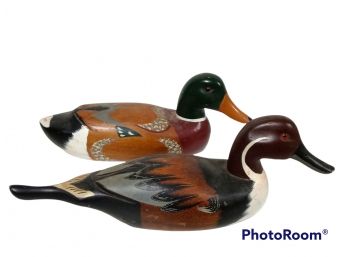 PAIR OF CRAFTED WOOD DECOY DUCKS