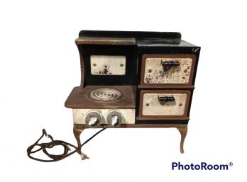 ANTIQUE MINITURE STOVE & OVENS  PLUG IS BROKEN SELLING AS IS.