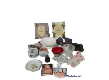 HUGE DECOR LOT OF ITEMS, PICTURE FRAMES, TRINKET TRAYS, CANDLE HOLDERS, TURTLE FIGURE AND MORE
