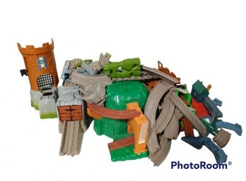 TRAIN TRACKMASTER CASTLE QUEST TOY PLAYSET