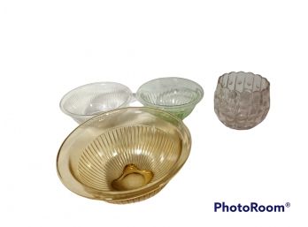 MIX GLASS LOT, YELLOW FEDERAL DEPRESSION GLASS BOWL, GREEN DEPRESSION GLASS BOWL, CLEAR GLASS BOWL, PATTERNED