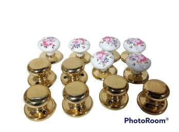 LOT OF 12 DOOR KNOB'S BRASS COLORED & WHITE FLORAL METAL