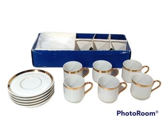 SET OF WHITE WITH GOLD RIM TEA CUPS & SAUCERS MADE IN CHINA WITH ORIGINAL BOX