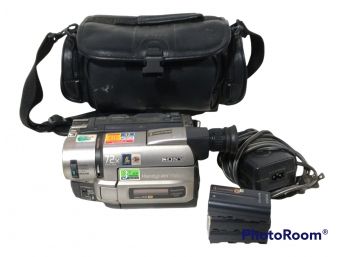 SONY STEADY SHOT HANDY CAM VIDEO HI8 XR CAMERA WITH 72X DIGITAL ZOOM  WITH BAG CHARGER AND BATTERIES