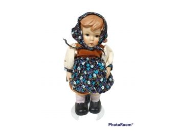 HUMMEL PORCELAIN OUMLET GRETEL DOLL 10' TALL COLLECTIBLE FIGURE WITH STAND