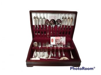 1847 ROGERS BROTHERS CUTLERY SILVER PLATE SET IN MAHOGANNY WOOD BOX
