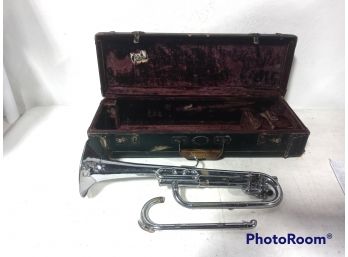 ANTIQUE (1940'S) ELKHORN GETZEN BUGLE IN ORIGINAL CARRYING CASE MARKED 'THE MARINERS WEYMOUTH MA'