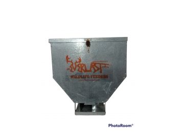 HUNTING PRODUCTS FOR EVERLAST WILDLIFE FEEDERS ANIMAL FEEDER WITH POWER SUPPLY 23'TALL 19' WIDE