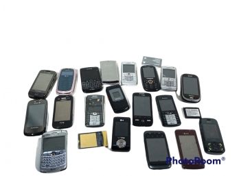 HUGE LOT OF BLACKBERRY / AND MISC CELL PHONES