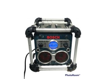 BOSCH WORK SITE RADIO & CHARGER WITH POWER OUTLETS