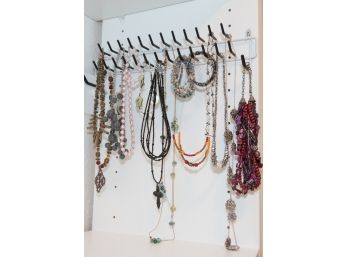 Lot Of Costume Jewelry Necklaces And Bracelets (see Photos)