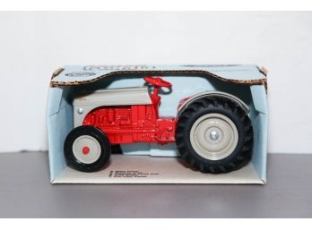 ERTL Ford 8N Tractor 1/16 Scale
