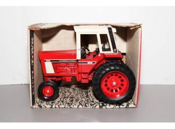 ERTL International 1586 Tractor With Cab 1/16 Scale